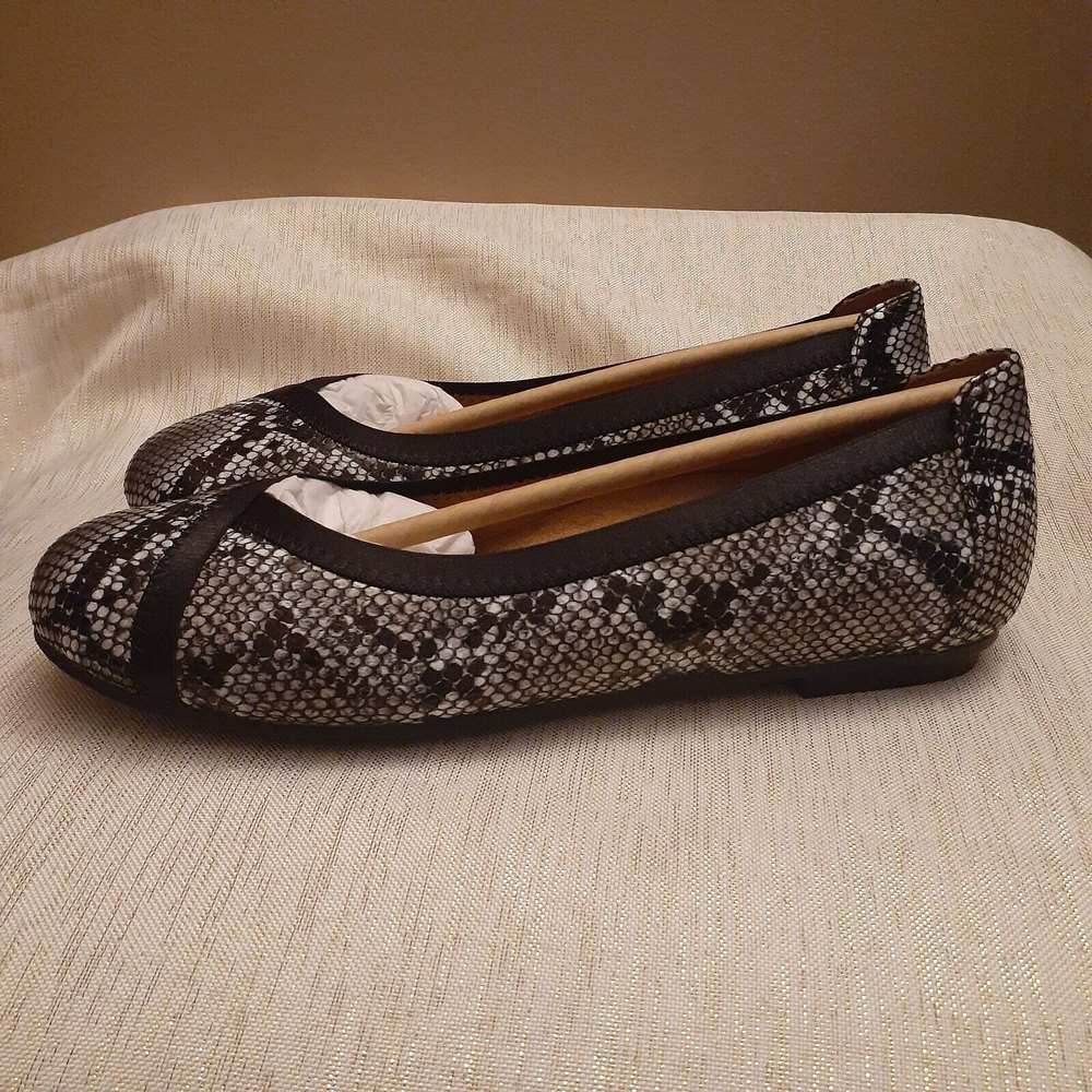 Vionic Womens Flats